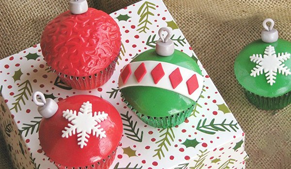 Deck the Halls with These Christmas Ornament Cupcakes